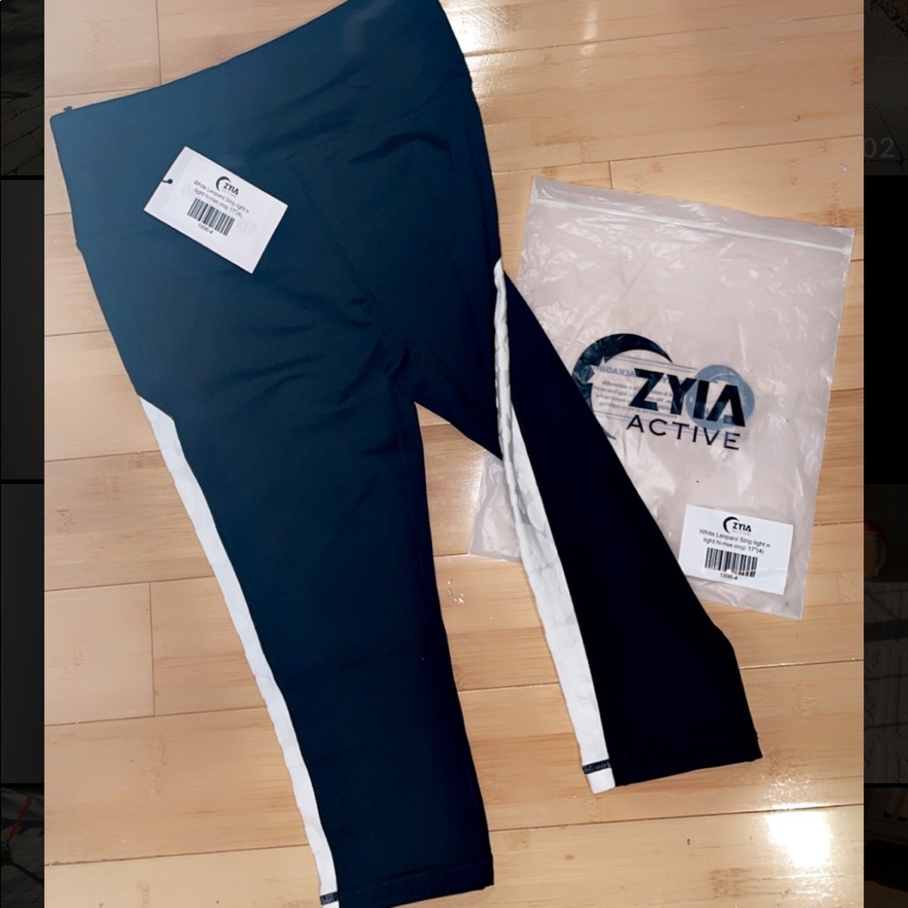 Zyia White Leopard Strip Light/Tight Hi-Rise Crop